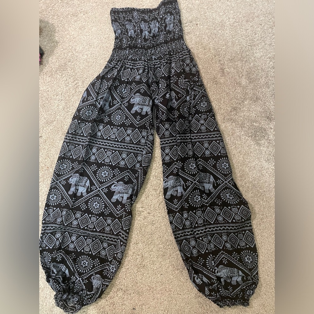 LIKE NEW Women's Pant BOHO Balloon Leg elephant print with elastic smocked waist